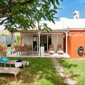  Ferienhaus Flamboyant Tree Garden